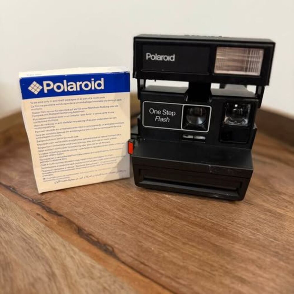 Vintage Polaroid OneStep Flash 600 Camera (Tested / Works) + unopened film bundl